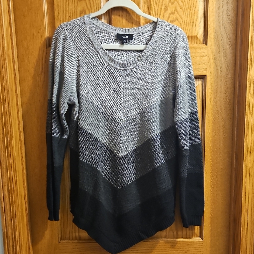 AGB Women's Ombre Black and Gray Sweater